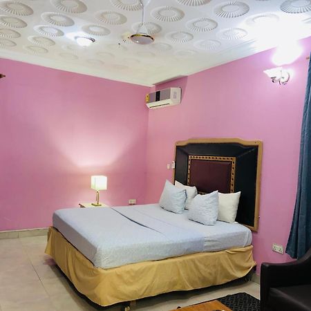 Hotel Heavens Gate à Accra Extérieur photo