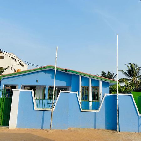 Hotel Heavens Gate à Accra Extérieur photo