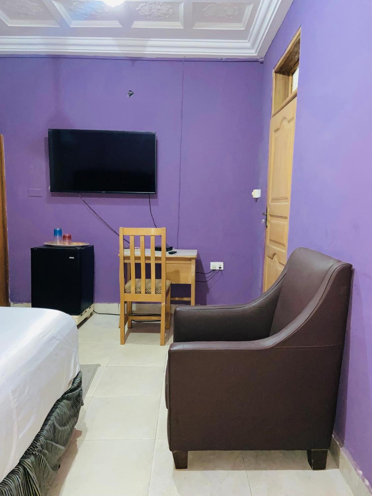 Hotel Heavens Gate à Accra Extérieur photo