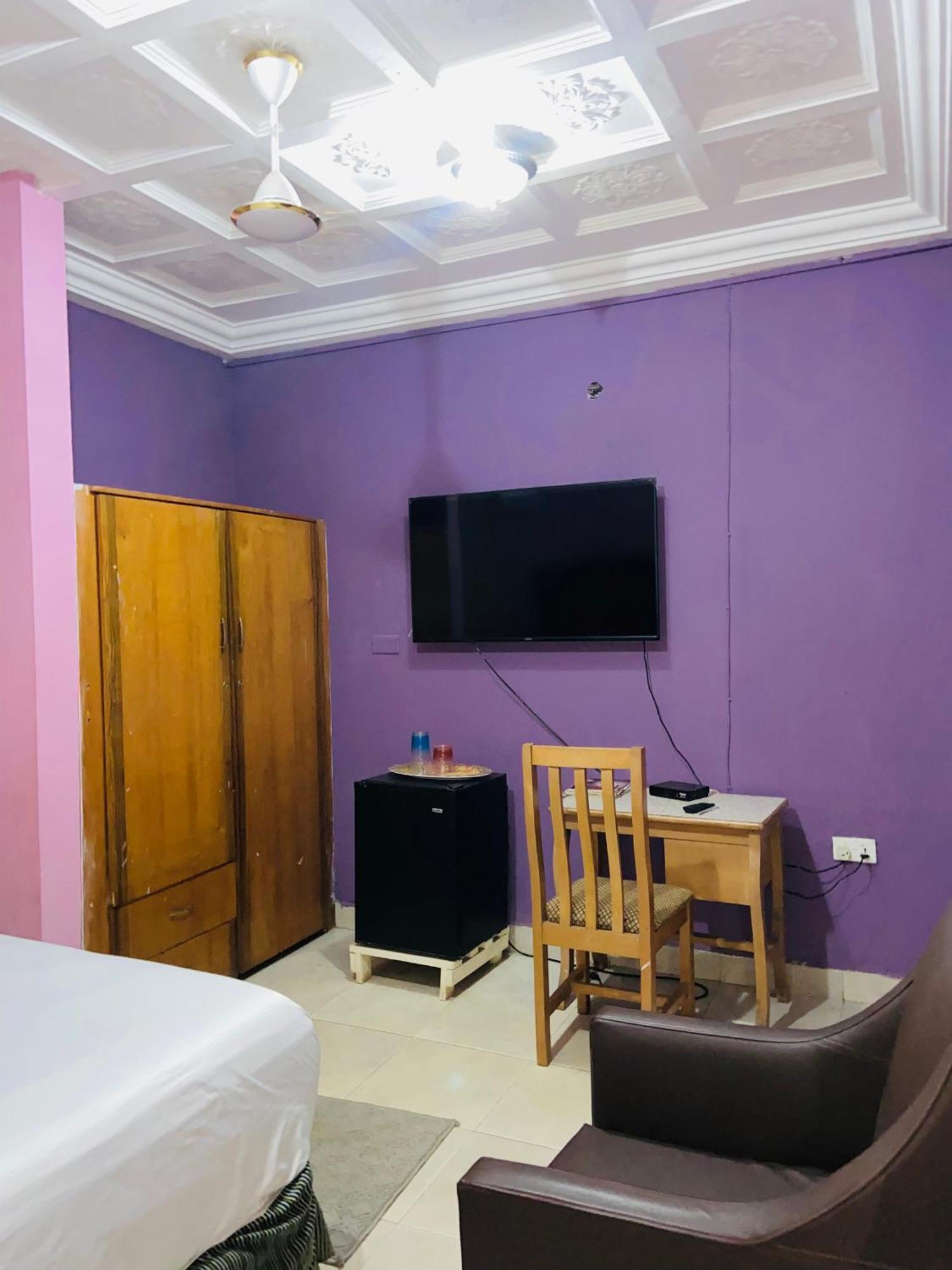 Hotel Heavens Gate à Accra Extérieur photo