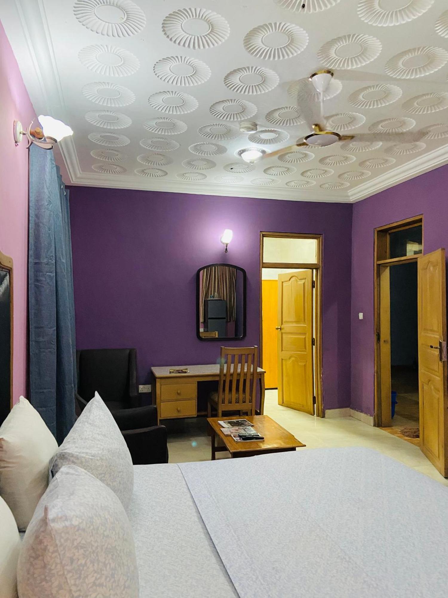 Hotel Heavens Gate à Accra Extérieur photo
