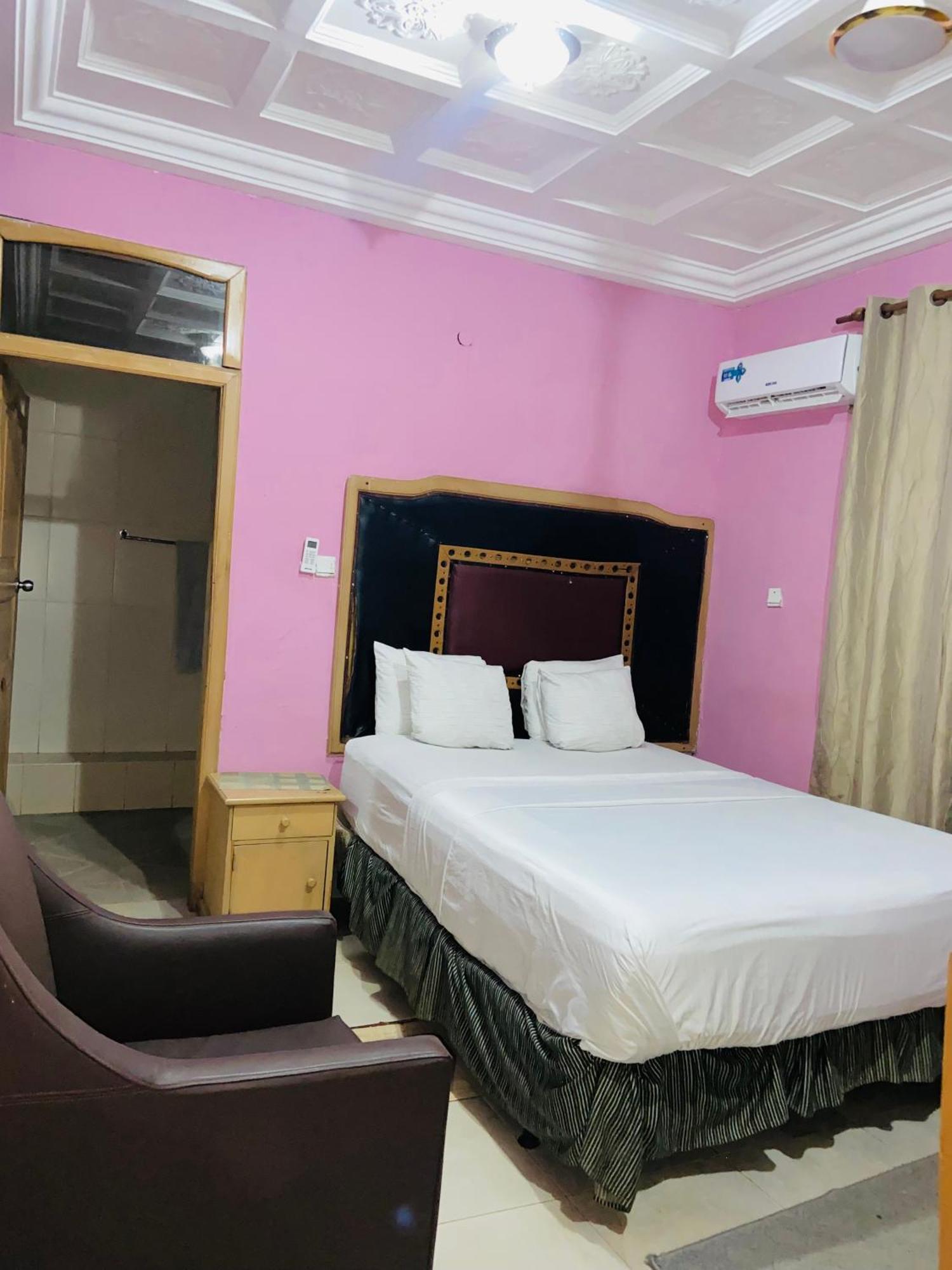 Hotel Heavens Gate à Accra Extérieur photo