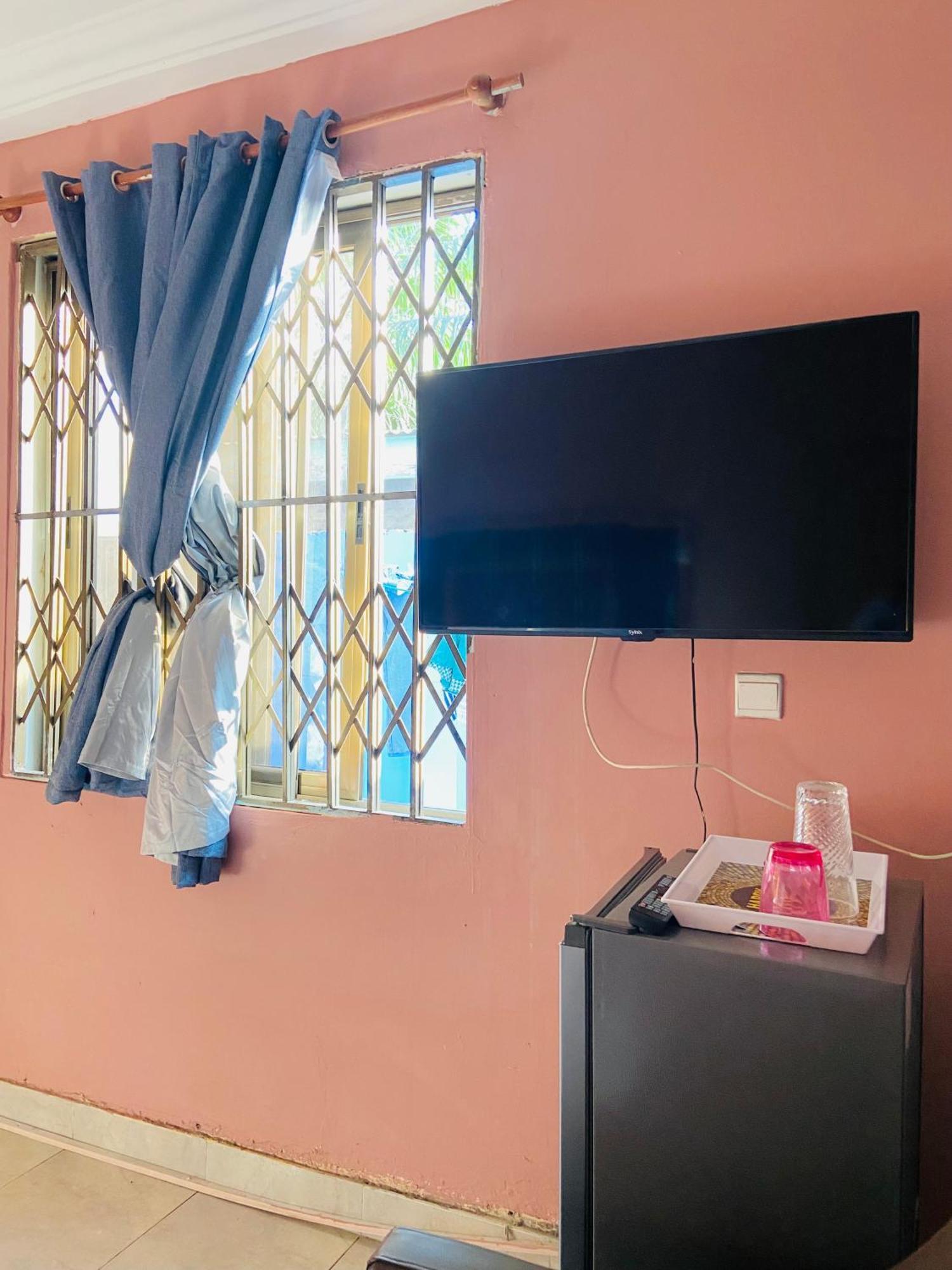 Hotel Heavens Gate à Accra Extérieur photo