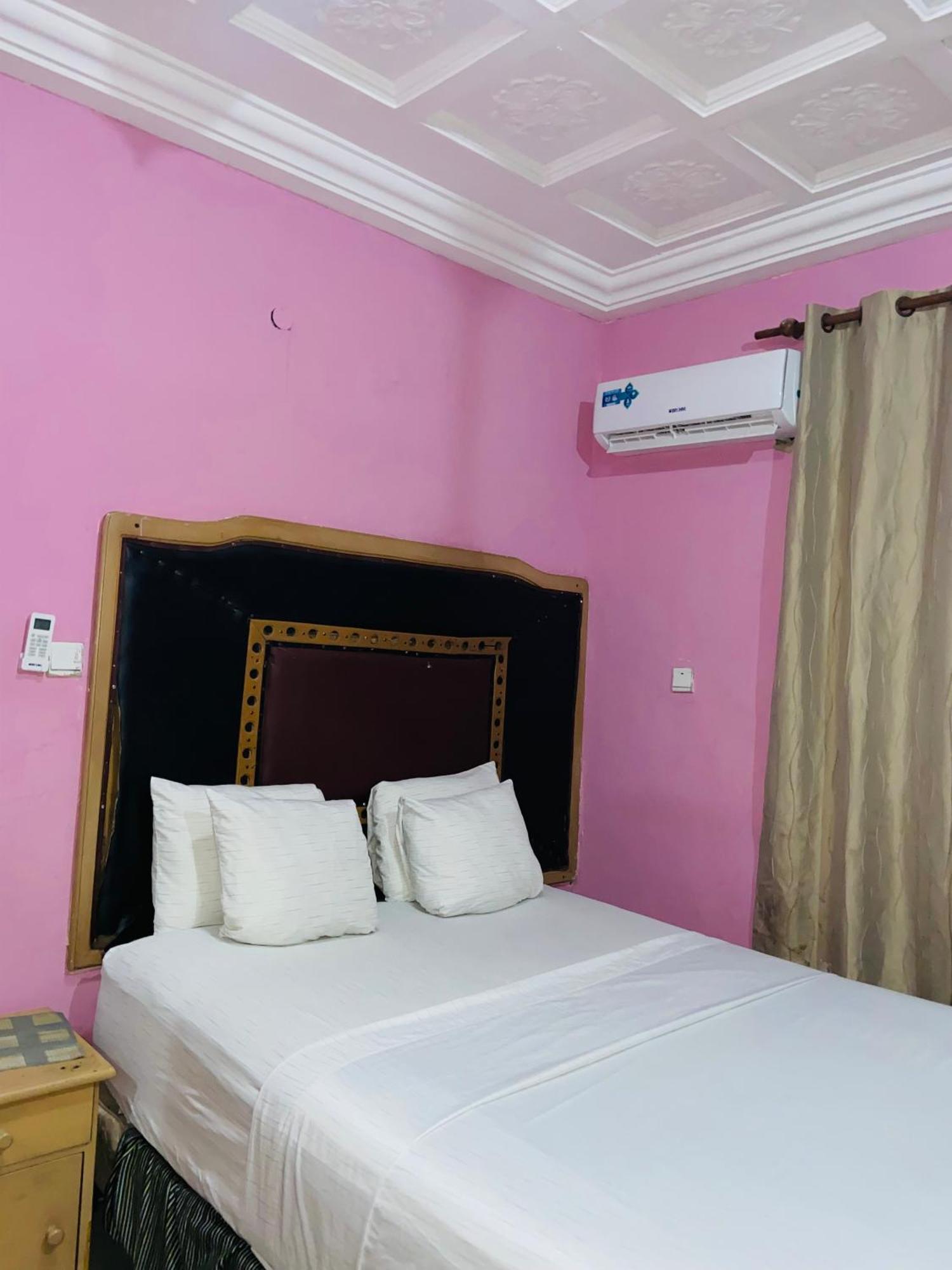 Hotel Heavens Gate à Accra Extérieur photo