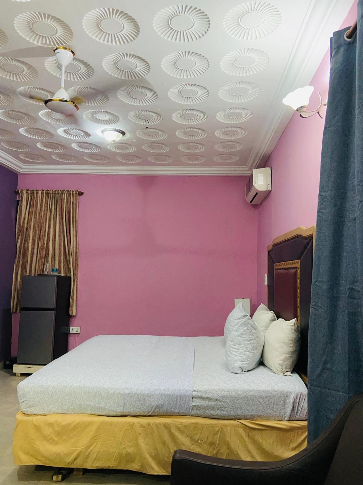 Hotel Heavens Gate à Accra Extérieur photo