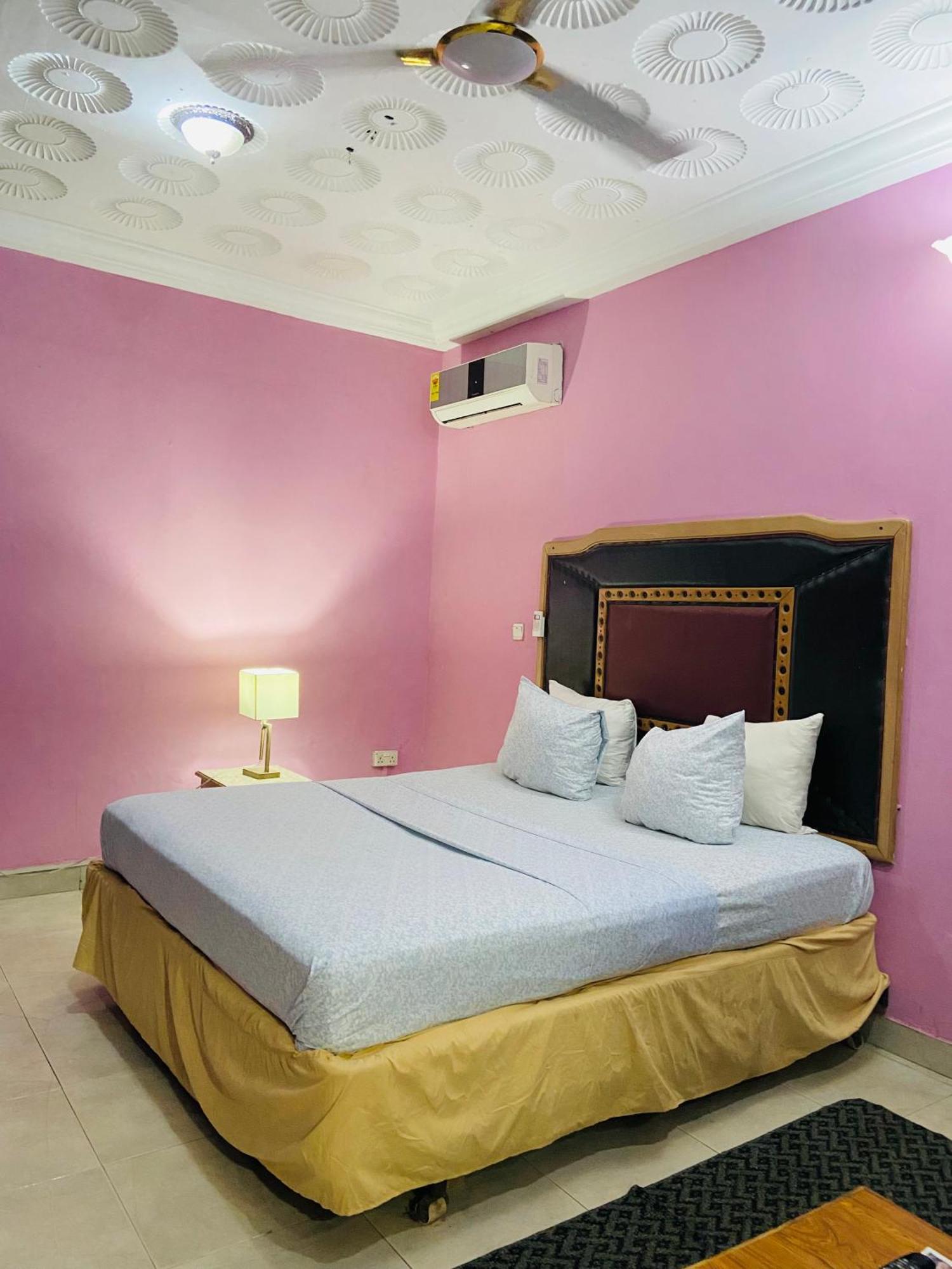 Hotel Heavens Gate à Accra Extérieur photo