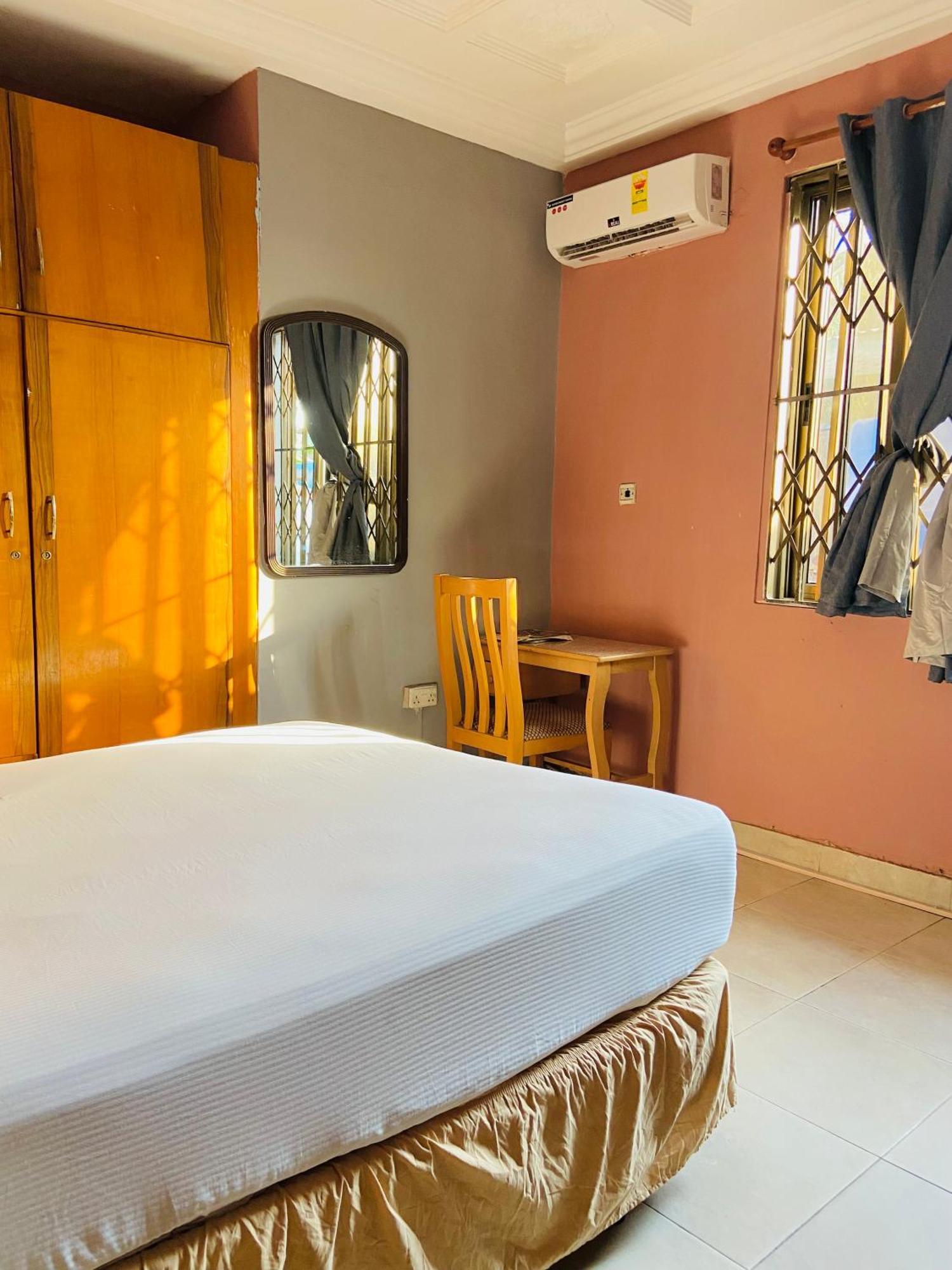 Hotel Heavens Gate à Accra Extérieur photo