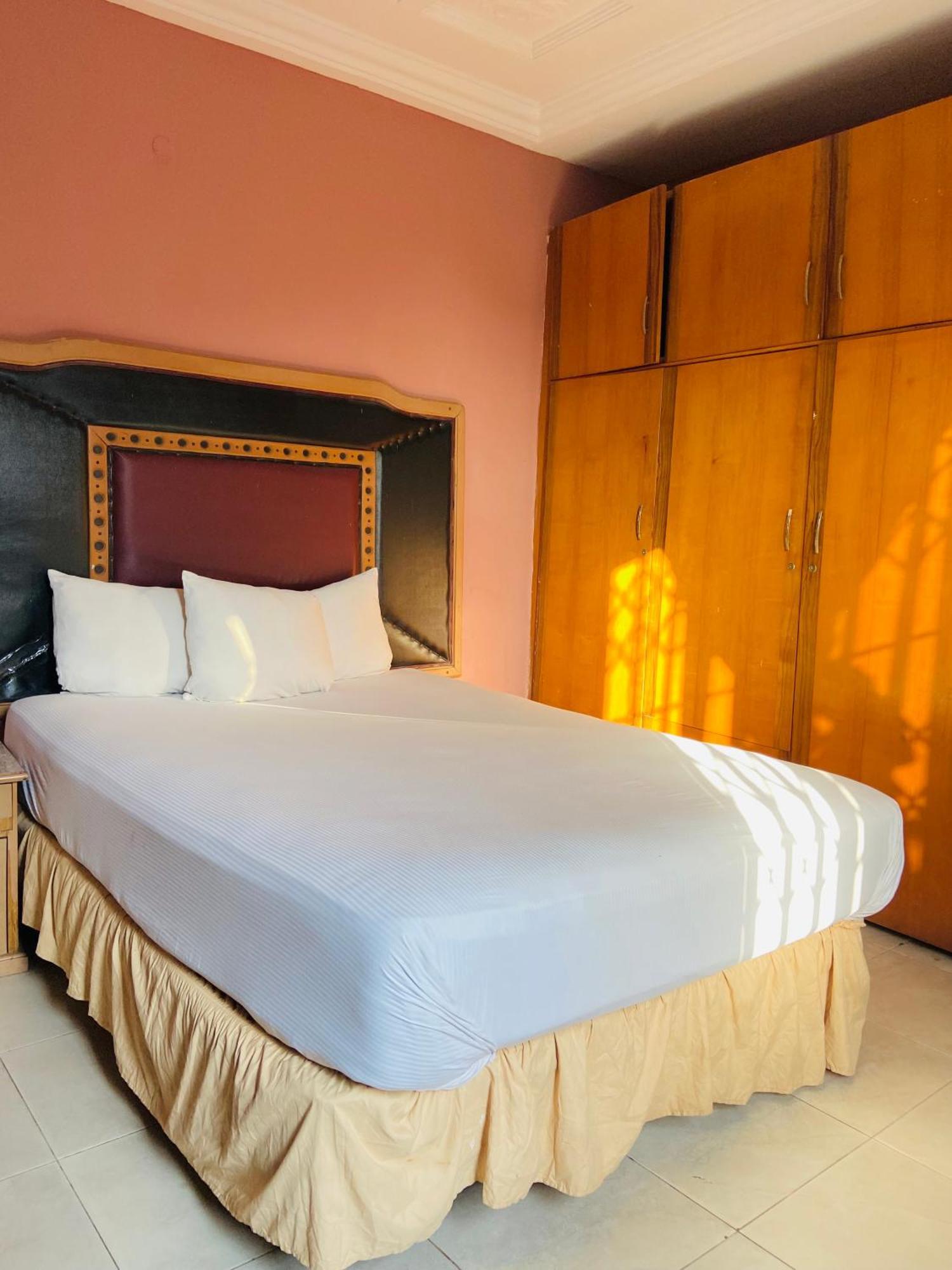 Hotel Heavens Gate à Accra Extérieur photo